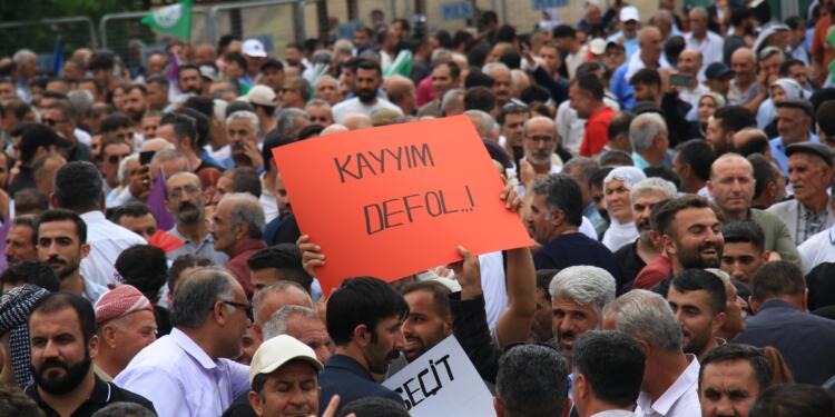 Sanatçılardan tepki: Kayyım faşizmdir
