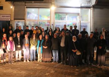 Sanatçılar Xelfetî nöbetine destek verdi