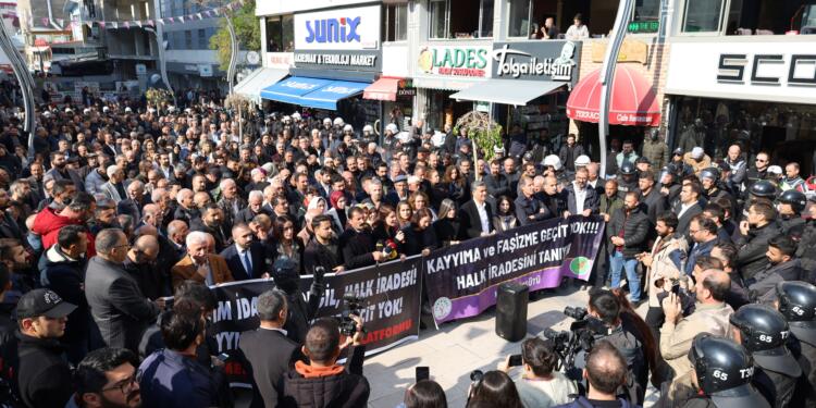 Kayyım darbesi protesto ediliyor: Wan’da direndiğimiz gibi direneceğiz