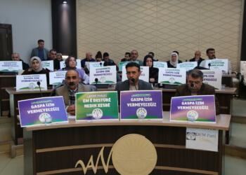 Kayyımı savunan AKP’liler toplantıyı terk etti