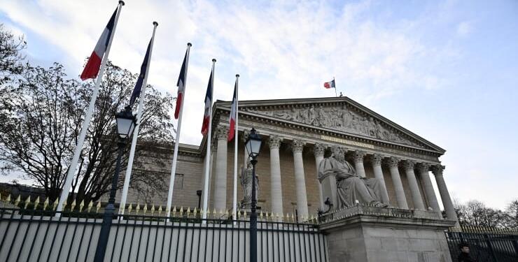 Fransa’da hükümet düştü