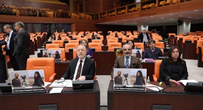 Nazım ve  Cihan’ın fotoğrafları Meclis’te
