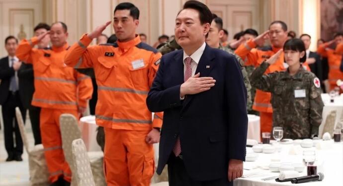 Güney Kore’de sıkıyönetim ilan edildi