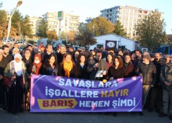 Kuzey ve Doğu Suriye’ye saldırılar birçok kentte protesto edildi
