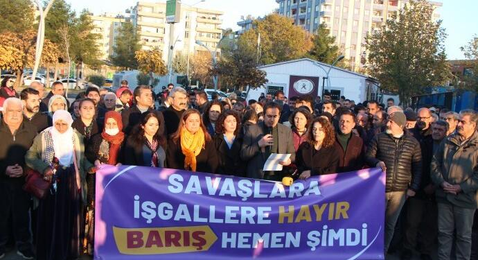 Kuzey ve Doğu Suriye’ye saldırılar birçok kentte protesto edildi