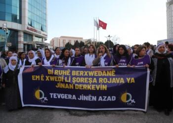 Kadınlar yürüdü: Kobanê’yi nasıl özgürleştirdiysek çetelere karşı da sesimizi yükseltmeliyiz