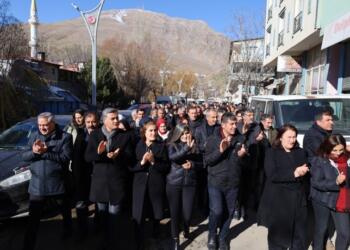 Miks’te kayyım nöbeti sürüyor: Ey talancılar, hala onurlu halkı tanımamışsınız