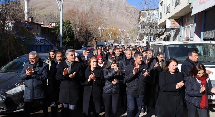 Miks’te kayyım nöbeti sürüyor: Ey talancılar, hala onurlu halkı tanımamışsınız