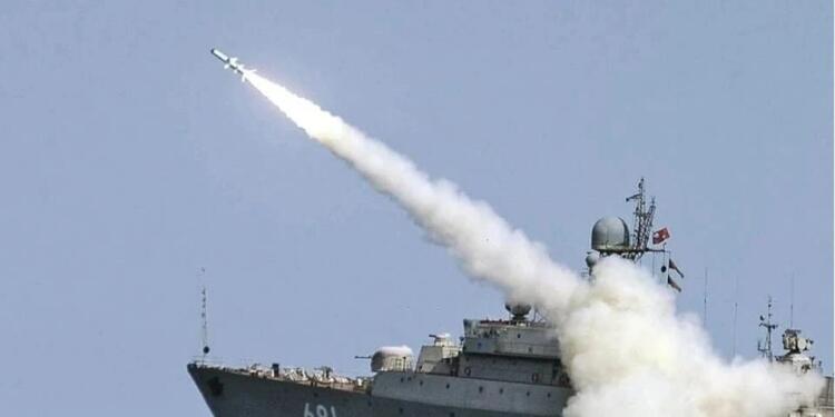 Rusya, Doğu Akdeniz’de ‘Tsirkon’ ateşledi