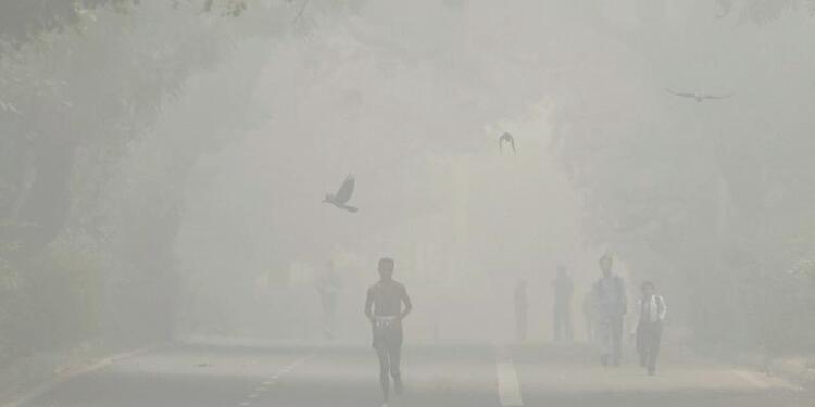 Yeni Delhi’de ‘evden çıkmayın’ uyarısı