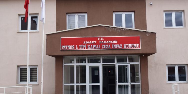 Gardiyanlar kadın tutsakları darp etti