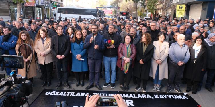 ‘Çözüm de muhatap da belli; tecridi kaldırın, müzakereye başlayın’