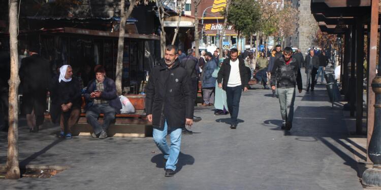 ‘Rojava’ya saldırarak mı Kürt sorununu çözeceksiniz?’