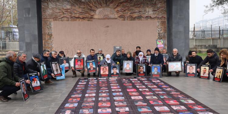 Kayıp yakınları katledilen gazetecileri andı