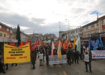 Mamak’ta savaşa ve yoksulluğa karşı miting düzenlendi
