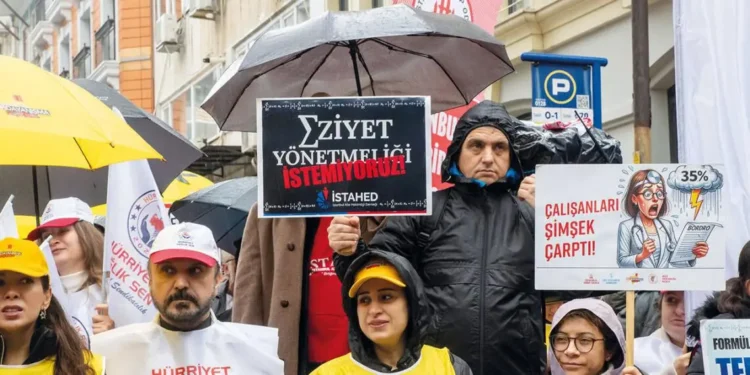 Greve katılan sağlık emekçilerinin maaşları kesildi