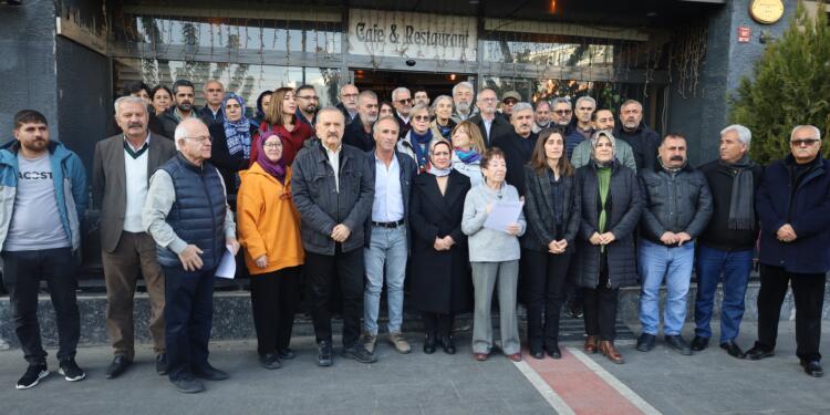 Aydın, gazeteci ve sanatçılar Êlih’te: Kayyıma karşı çıkalım