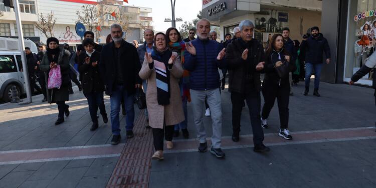 Gülistan Sönük: Barikatın arkasında talan ve hırsızlık var