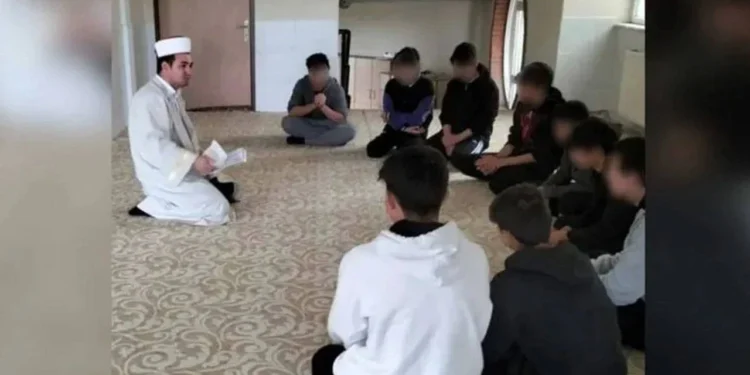 MEB’den cübbeli derse ‘namaz adabı’ savunması