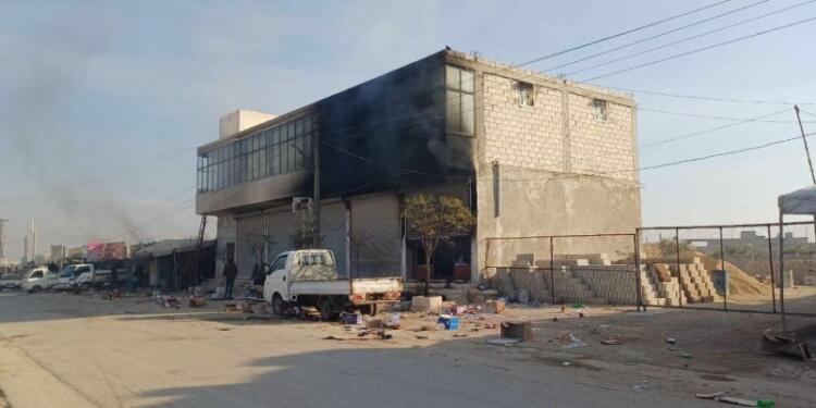 Şehba’da paramiliter gruplar göçmenlerin evlerini yağmalıyor