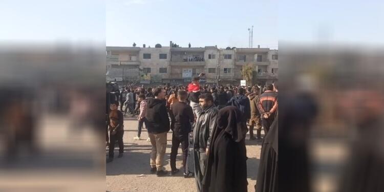 Minbic halkı paramiliter grupların suçlarını protesto etti