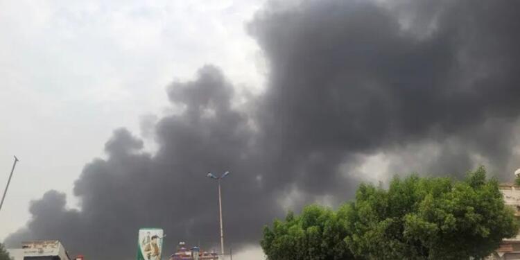 İsrail uçakları Yemen’de havaalanını ve kıyı kesimleri bombaladı