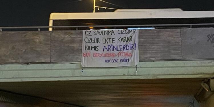 Haliç’e ‘Bijî Berxwedana Rojava’ pankartı asıldı