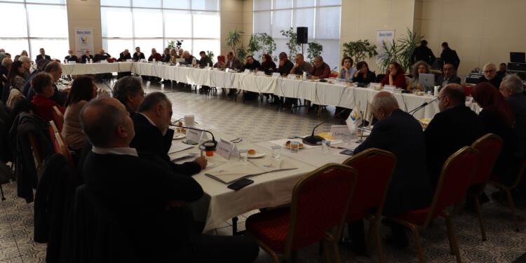 Genç: Ortadoğu’daki gelişmeleri Kürt sorunundan ayrı düşünemeyiz