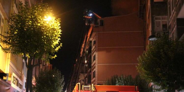 İstanbul’da 3 katlı binada yangın