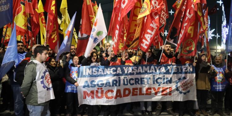 Birçok kentte asgari ücret zammı protesto edildi