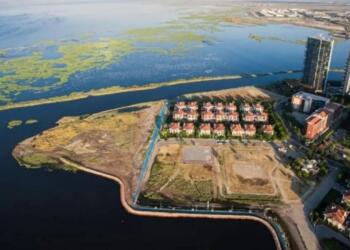 TOKİ’nin bir kısmı denizin içinde kalan arsayı satmasına tepki