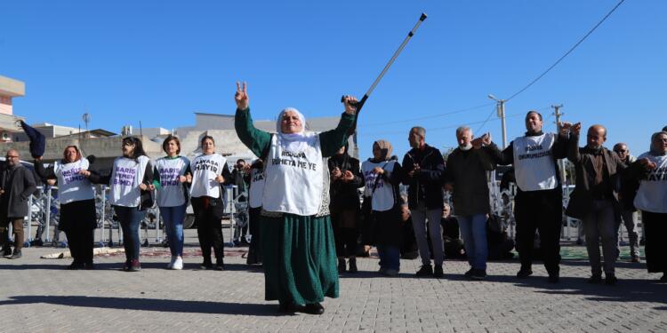 Qamişlo sınırında nöbet sürüyor