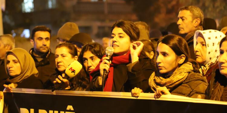 Qoser’de Rojava’ya saldırılar protesto edildi