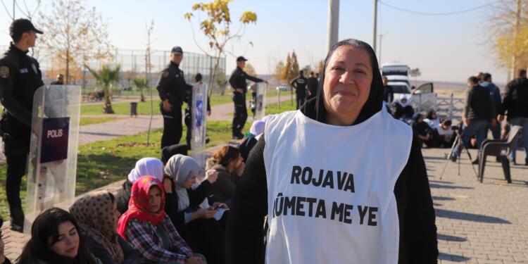 Qamişlo sınırından seslendi: Welatê min, welatê min
