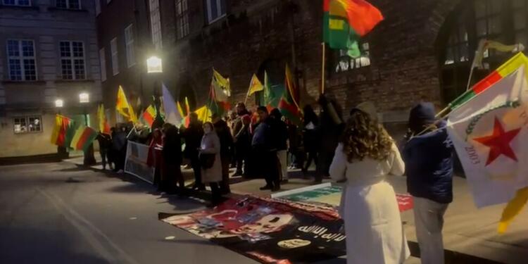 Danirmarka’da Rojava’ya saldırılar ve tecrit protesto edildi