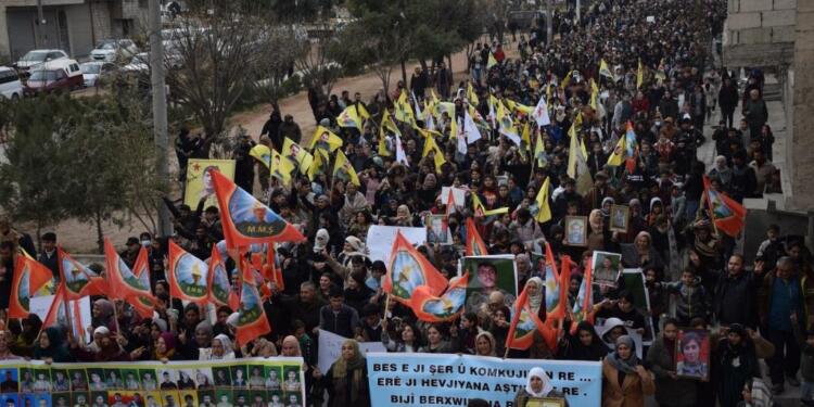Kobanê halkı saldırılara karşı alanlarda