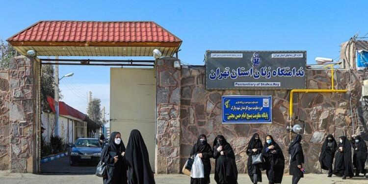 Gazeteci Jila Beni Yakub: İran rejimi kadın tutukluları taşlayarak infaz ediyor