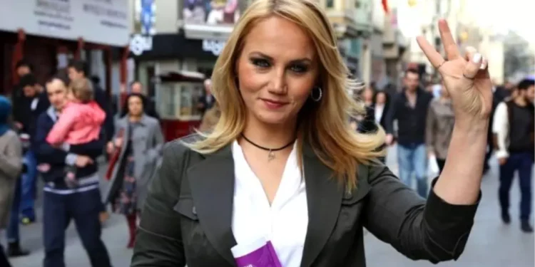 Pınar Aydınlar gözaltına alındı