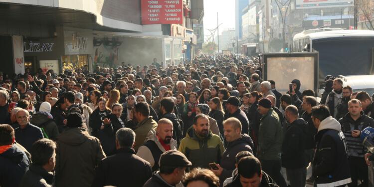 Wan’da saldırılar ve kayyım politikaları protesto edildi: Rojava Wan’dır