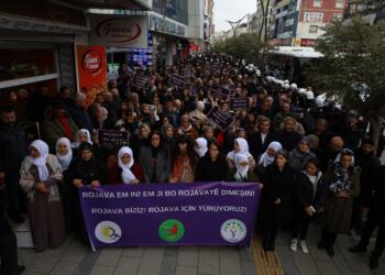 Kuzey ve Doğu Suriye’ye yönelik saldırılar protesto edildi