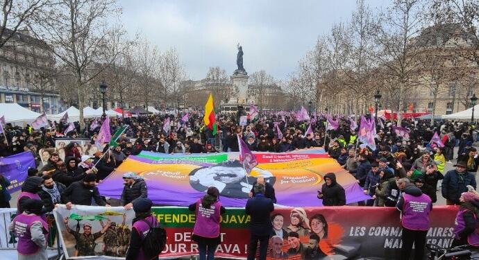 Paris’te kitlesel yürüyüş: Abdullah Öcalan’ın arkasında yürüyerek sonuç alacağız