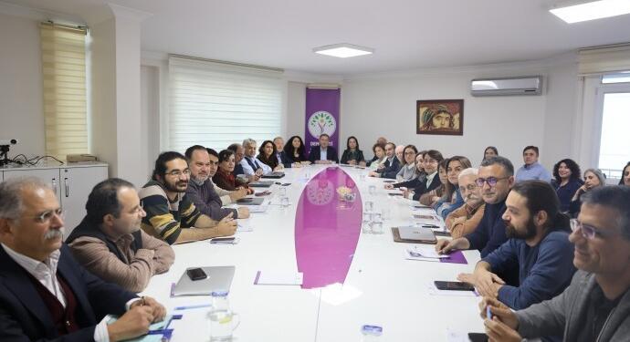 DEM Parti: Barışta samimiyse saldırıları durudurmalı