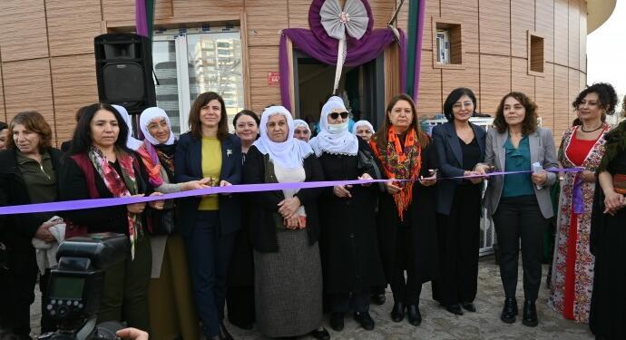 Amed’de Kadın Eserleri Kütüphanesi açıldı