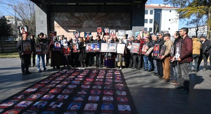 Kayıp yakınları Deniz, Tanış ve Doğan’ın akıbetini sordu
