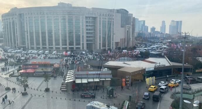 CHP’liler adliye önünde toplanıyor