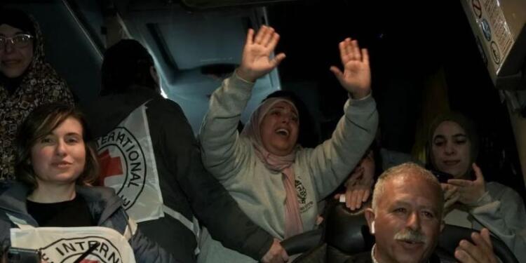 Gazze’de ateşkes sonrasında 90 kişi serbest bırakıldı