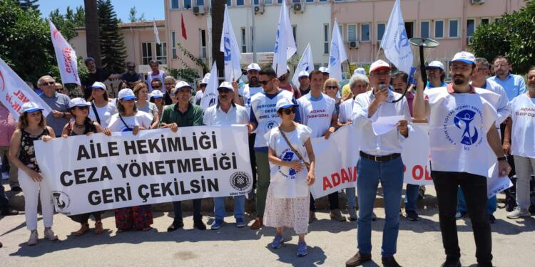 Sağlıkçılar 3’üncü kez eylemde: Yönetmelik geri çekilsin