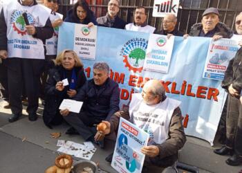 Emekliler TÜİK önünde: Çalışmadan geçinemiyoruz