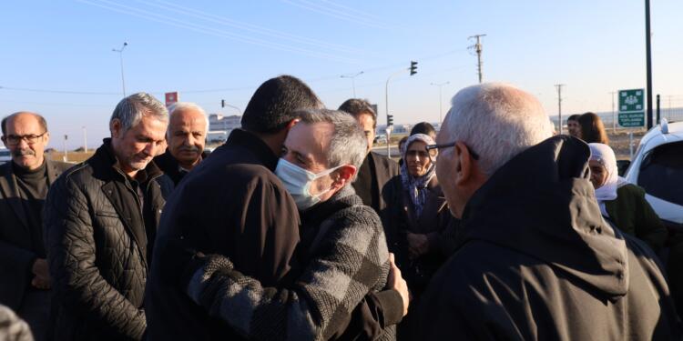 30 yıllık tutsak Mustafa Karatepe Amed’te kitlesel bir şekilde karşılandı