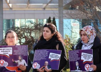 Kadınlardan bakanlık önünde ‘38 kuruş’ protestosu